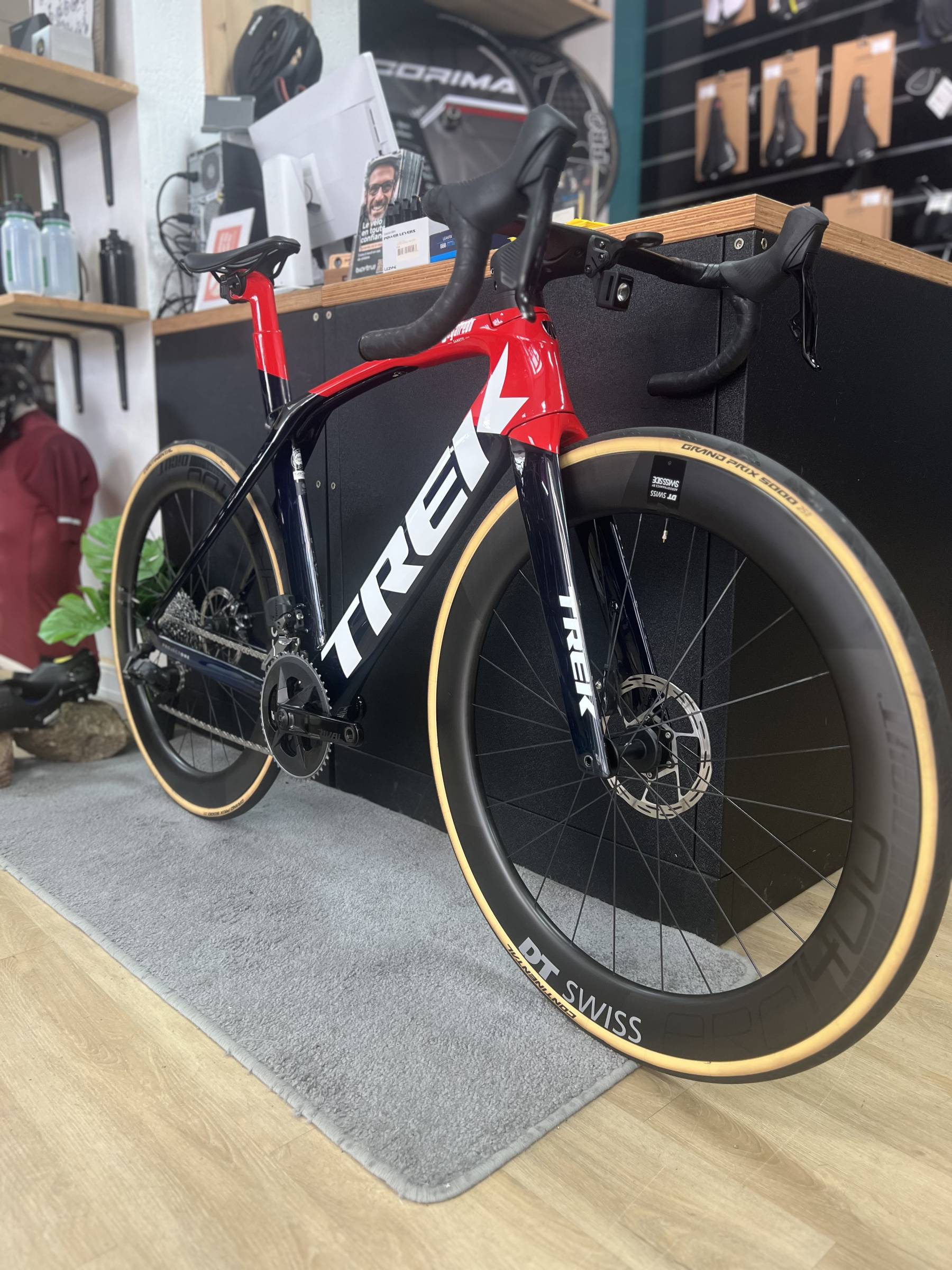 TREK MADONE SLR6 Segafredo